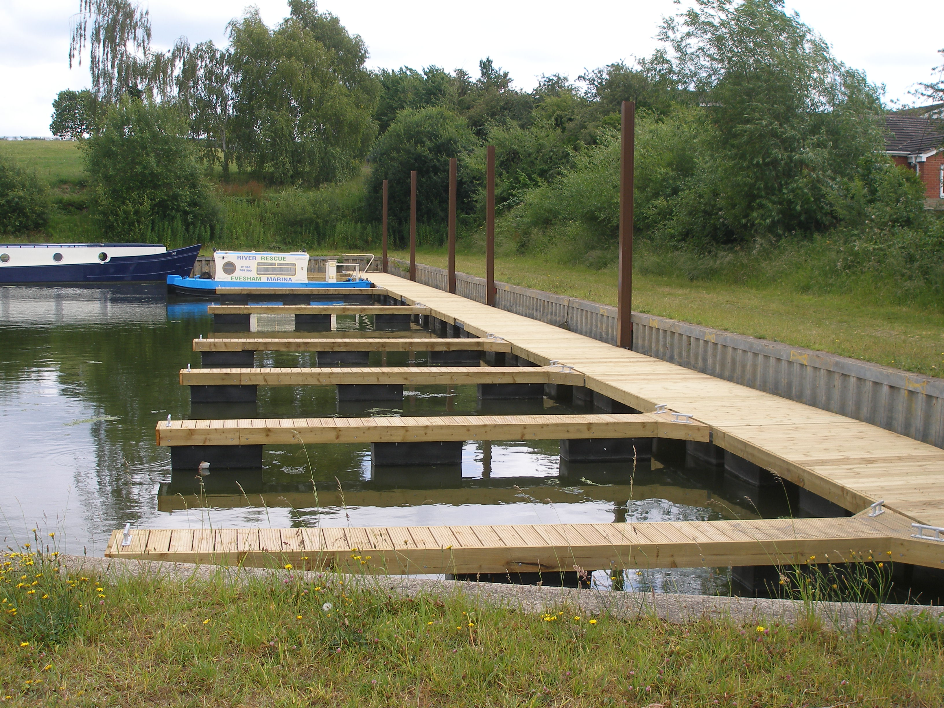 Mooring system for canal boats